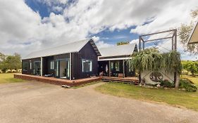Catley Lodge B&B Farmstay